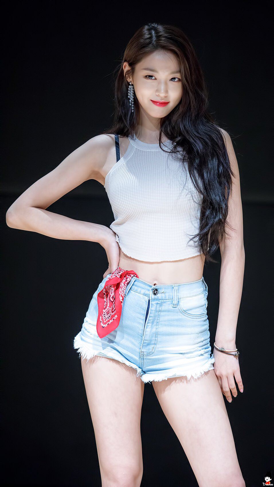 미모와 몸매 둘다 난리난 어제자 설현이.jpgif | 인스티즈