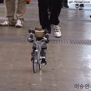 자전거타는 로봇.GIF | 인스티즈