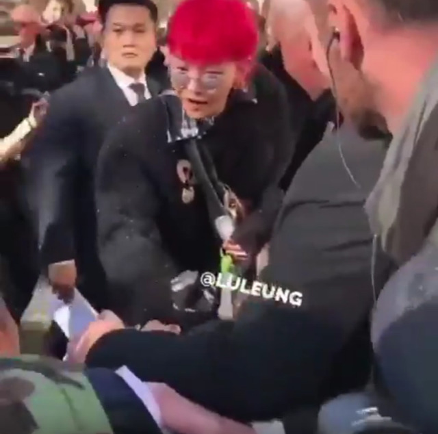 오늘자 샤넬 파리 패션쇼에서 조세호 보고 진짜 놀란 지드래곤.jpg | 인스티즈