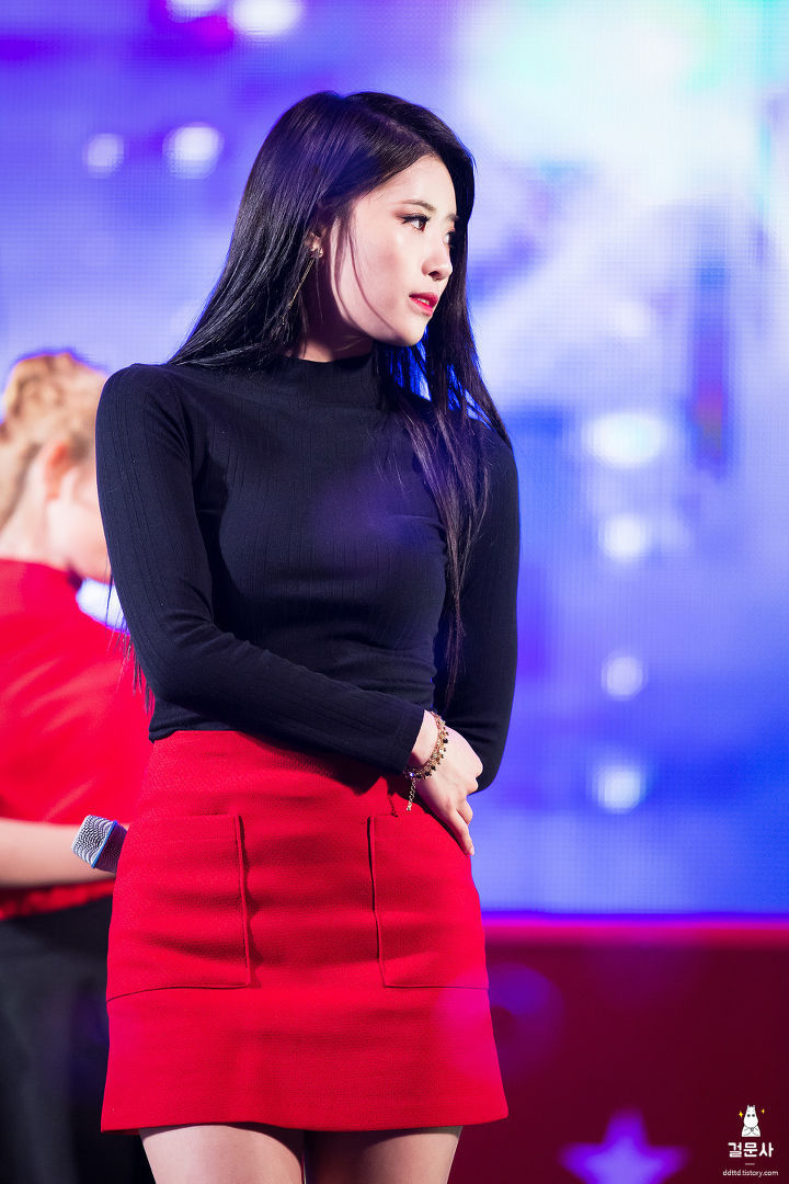 [러블리즈] 선배가 일맡기고 정작 본인은 덕질하러 가서 미주 | 인스티즈