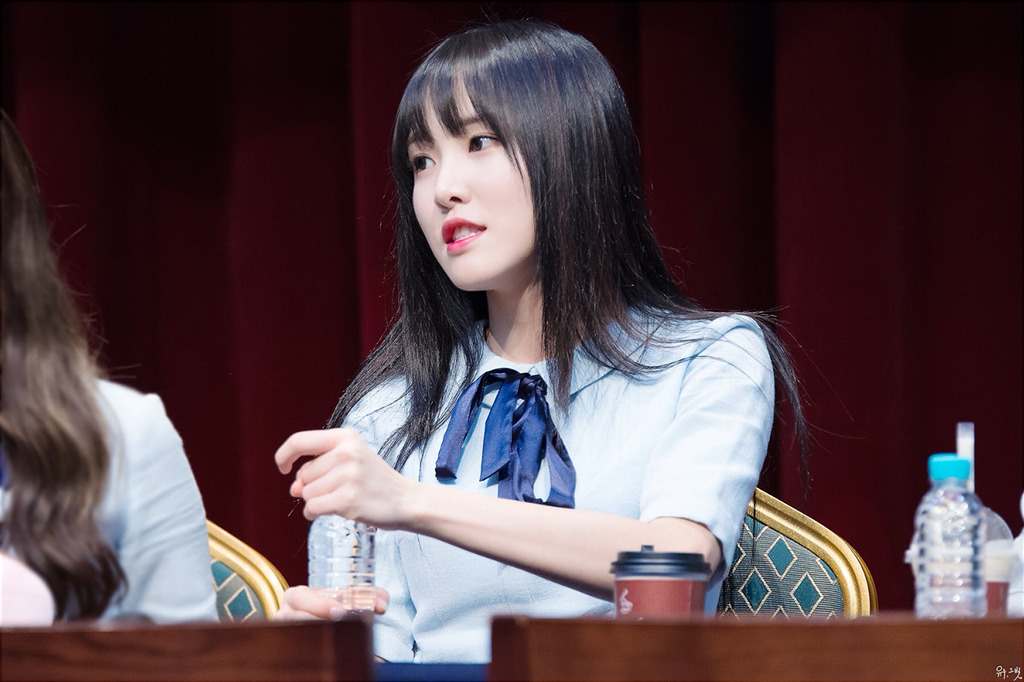 [여자친구] 생일날 일하는게 썩 좋은 일은 아니라서 유주 | 인스티즈