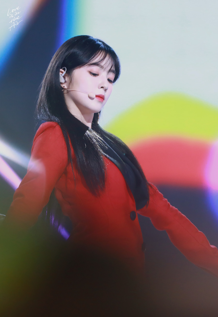 연말에도 예쁜 얼굴천재 아이린.jpg | 인스티즈