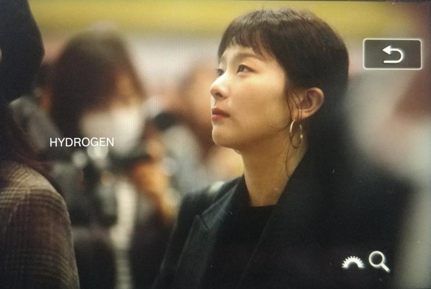 오전에 따숩게 옷 챙겨입고 출국한 레드벨벳 공항 프리뷰 | 인스티즈