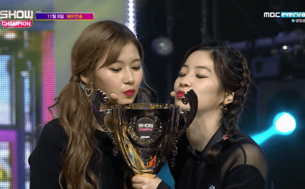 트로피 사나 .gif | 인스티즈