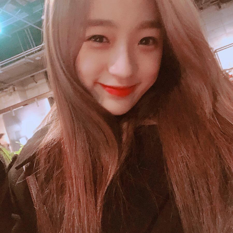 [에이프릴] 아침부터 꽤나 추운 것 같아서 진솔이 | 인스티즈