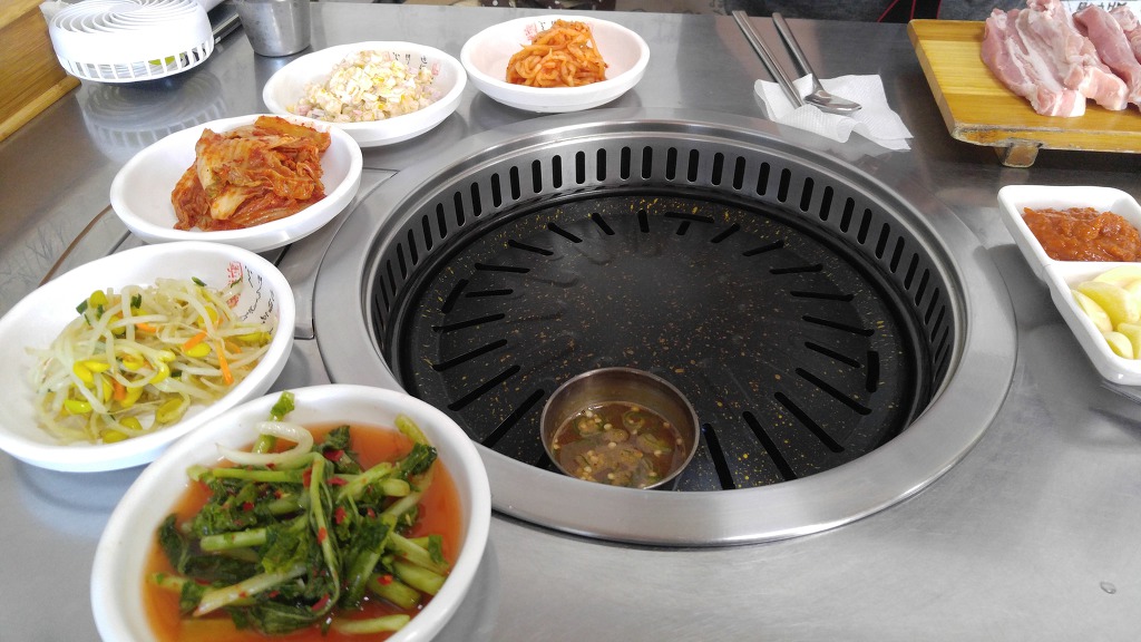 기운네흑돼지 이미지