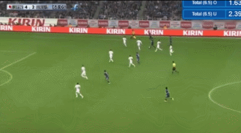 일본 5번째 골 넣을뻔............GIF | 인스티즈