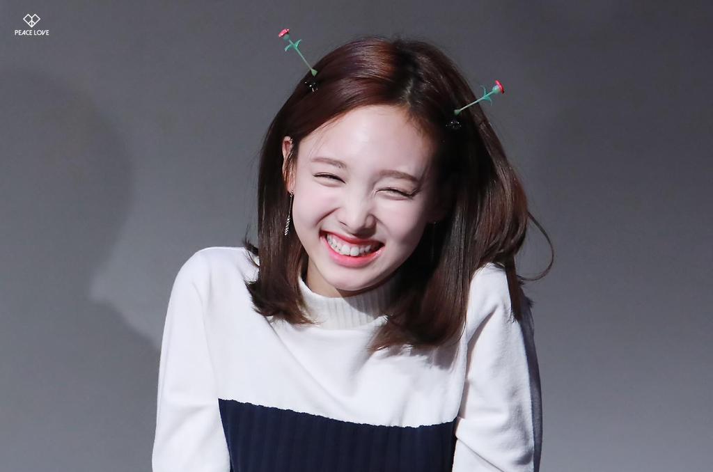 이제 시크해지고 싶은 나연 | 인스티즈
