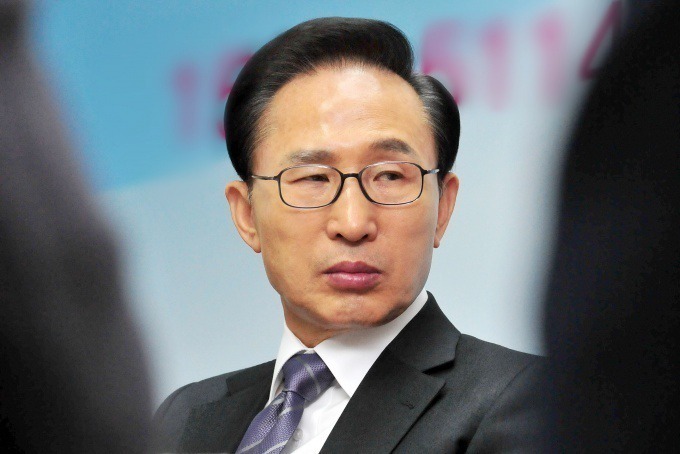 인상이 한결같은 이명박 | 인스티즈