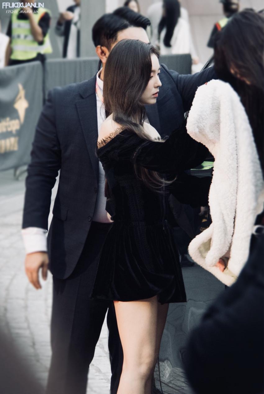시상식에서 미모 폭격하고 다니는 아이린.jpg | 인스티즈