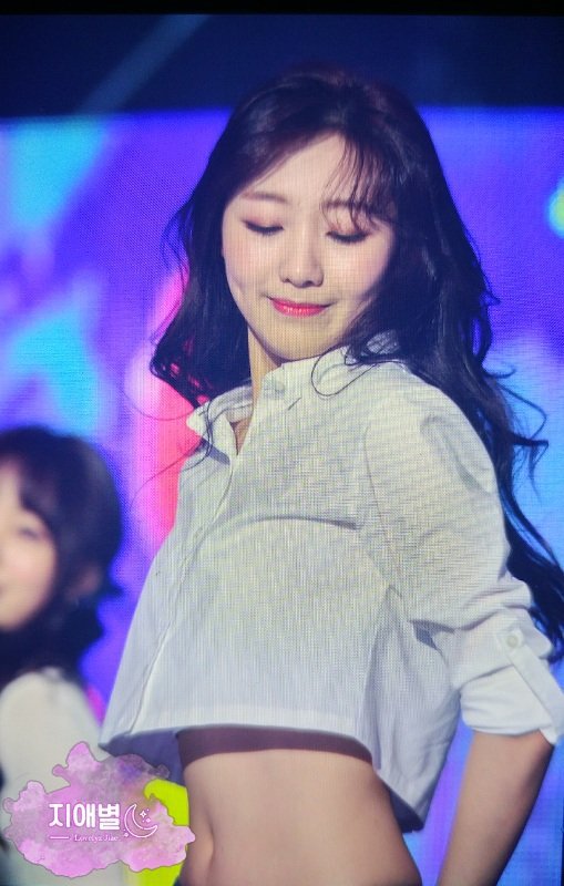 갈수록 얼굴과 몸매가 괴리감(?) 느껴지는 러블리즈 빵떡이.jpg | 인스티즈
