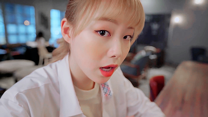 기억해..? 복도에서 떠들다.. 같이 혼나던 우리 둘... 기억 조작이 따로 없는 하이틴 웹드 | 인스티즈